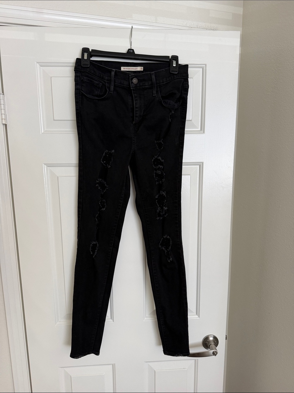 Black Distressed Women's Skinny Jeans